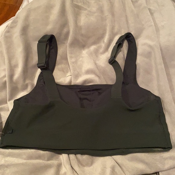 Brand New Lululemon Ribbed Train bra size 6 - Picture 2 of 4
